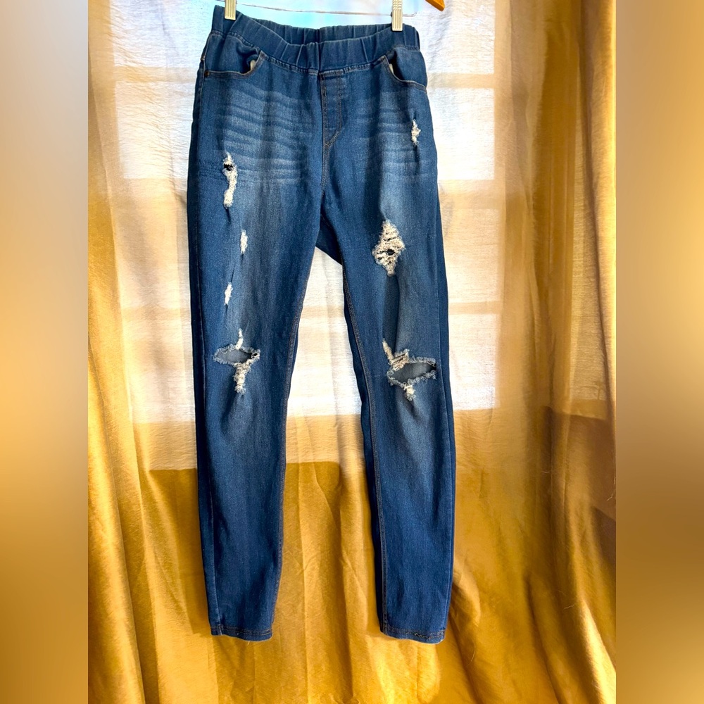 JVINI Fashion Distressed Pull-On Skinny Jeans, Size M